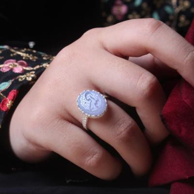 انگشتر عقیق سوسنی حکاکی حسبی الله زنانه کد 1377