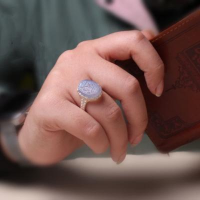 انگشتر عقیق سوسنی حکاکی یافاطمه زنانه کد 1374