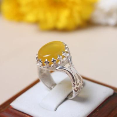 انگشتر نقره باسنگ عقیق زرد بارکاب نیزه کد 1362