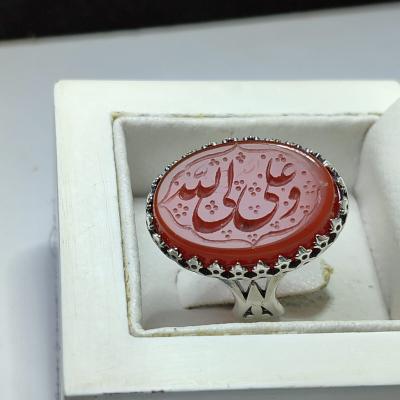 انگشتر عقیق قرمز اصل با حکاکی "علی ولی‌الله" - رکاب طرح نیزه کد 1121