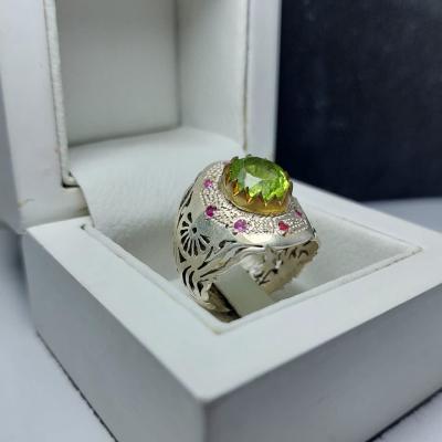 انگشتر نقره با نگین زبرجد بغل نگین یاقوت قرمز کد 1223